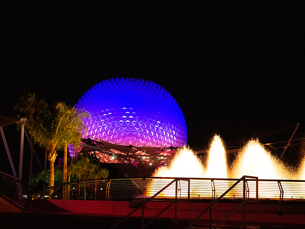 Spaceship Night Fountain