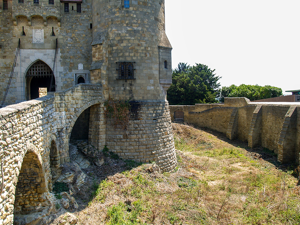 Kreuzenstein Burggraben