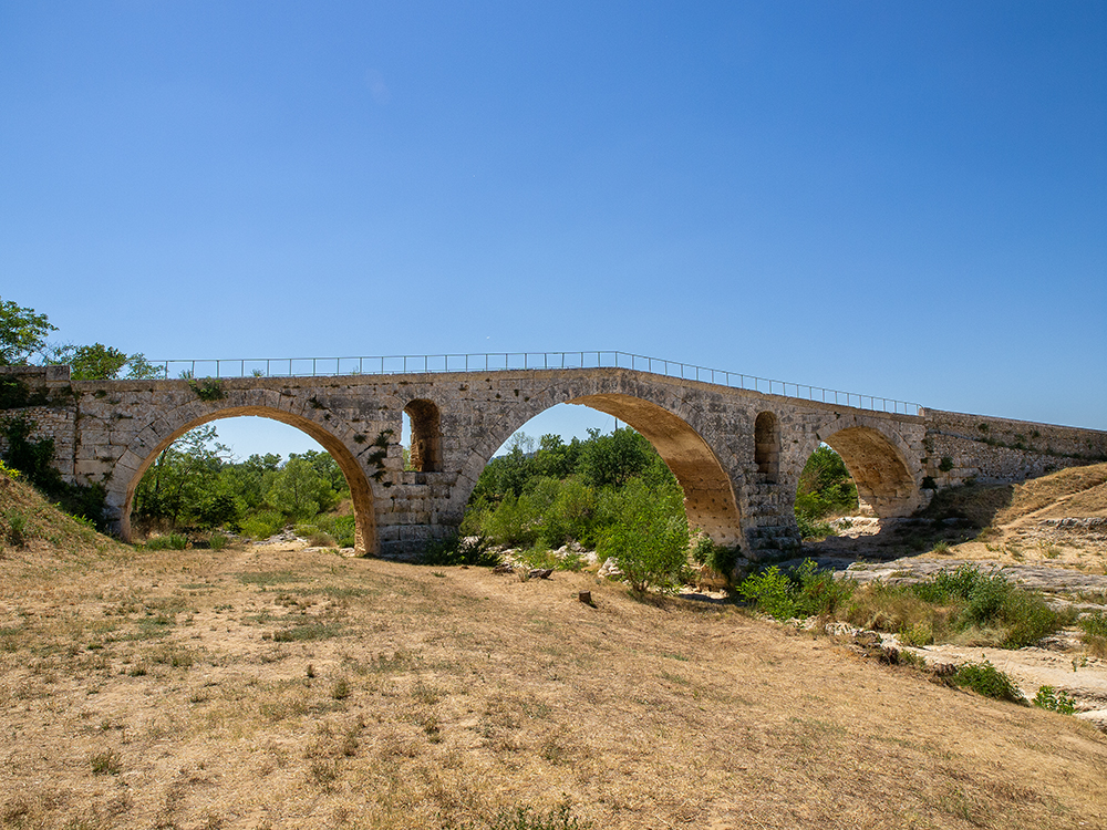 Pont Julien