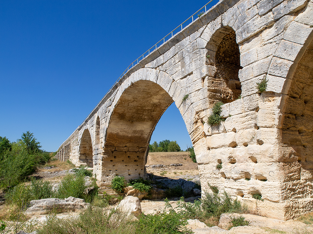 Pont Julien