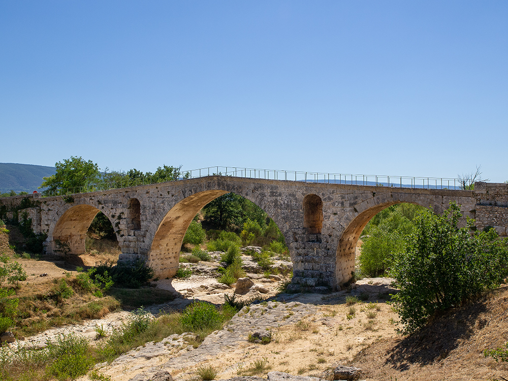 Pont Julien